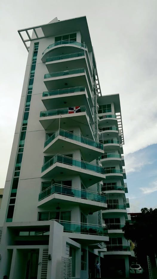 Dinero, con lo que se resuelve, sigue leyendo..