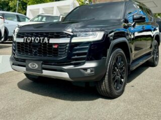carros.charlies.dealer.toyota.landcruiser.grsport.2025.us169.900.2-1