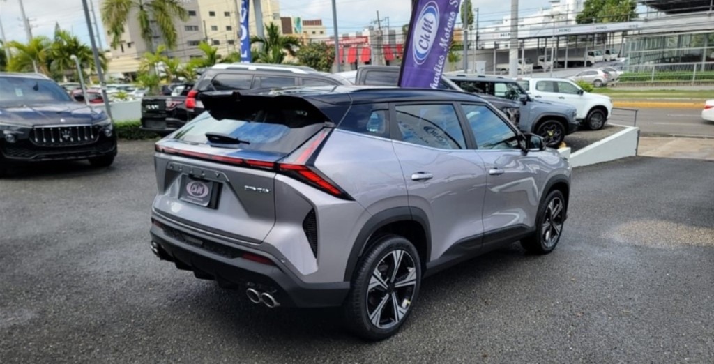 Tahoe White y otras maquinas , esperandote en el dealer!!