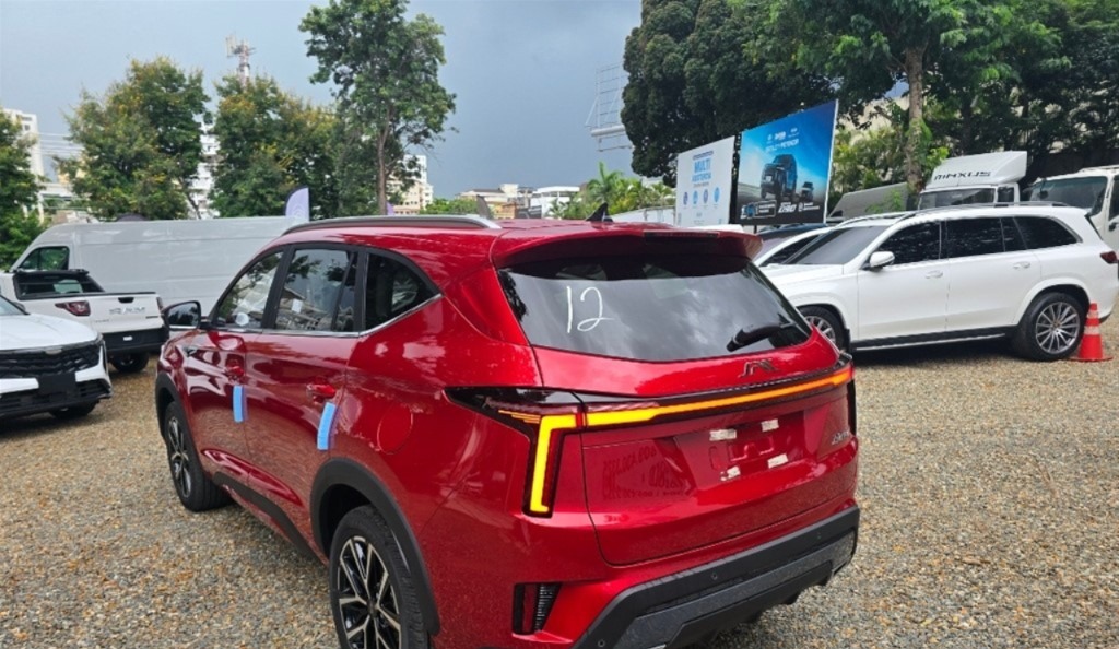 Tahoe White y otras maquinas , esperandote en el dealer!!