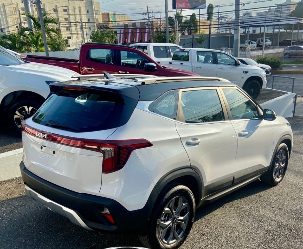 Tahoe White y otras maquinas , esperandote en el dealer!!