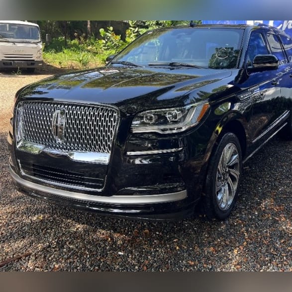 Tahoe White y otras maquinas , esperandote en el dealer!!