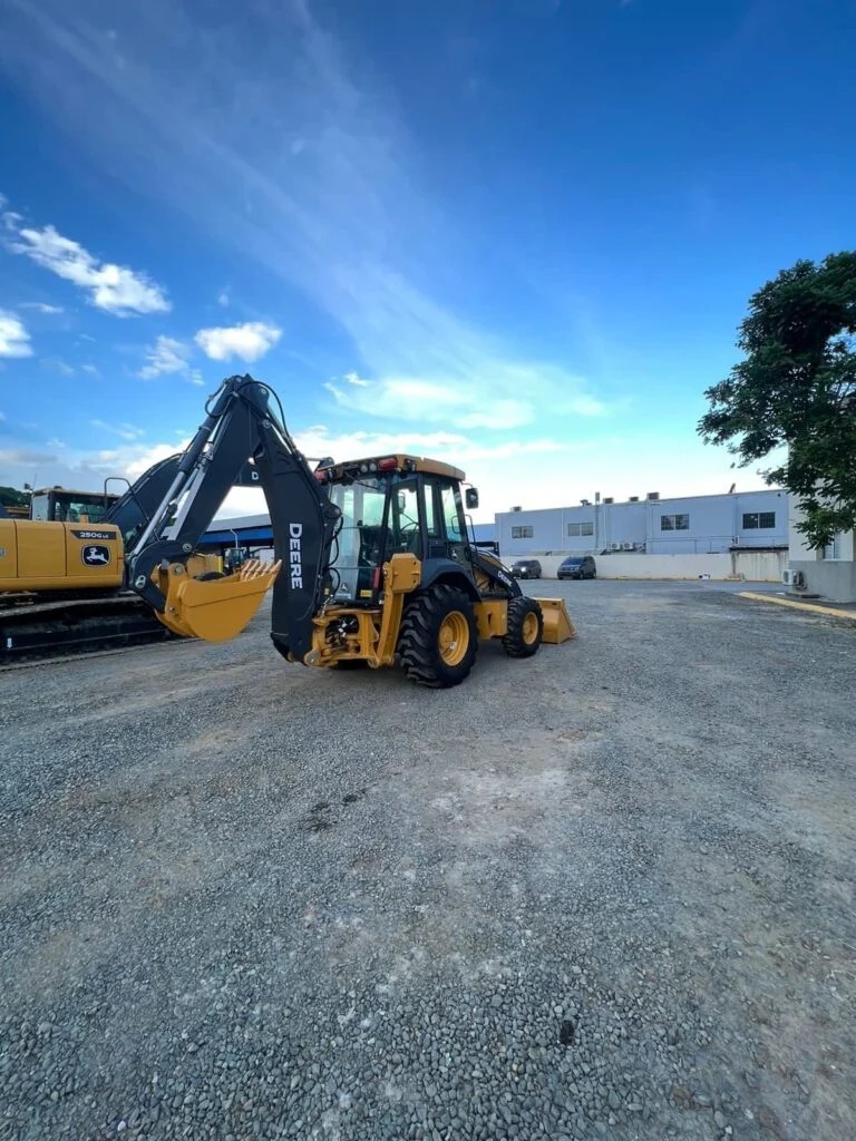 Construyendo En Rd? Alquiler De Maquinarias De Construcción!
