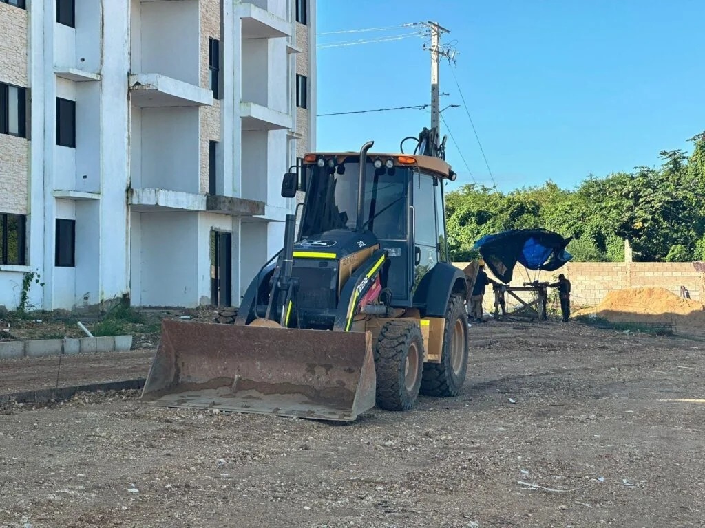 Construyendo En Rd? Alquiler De Maquinarias De Construcción!