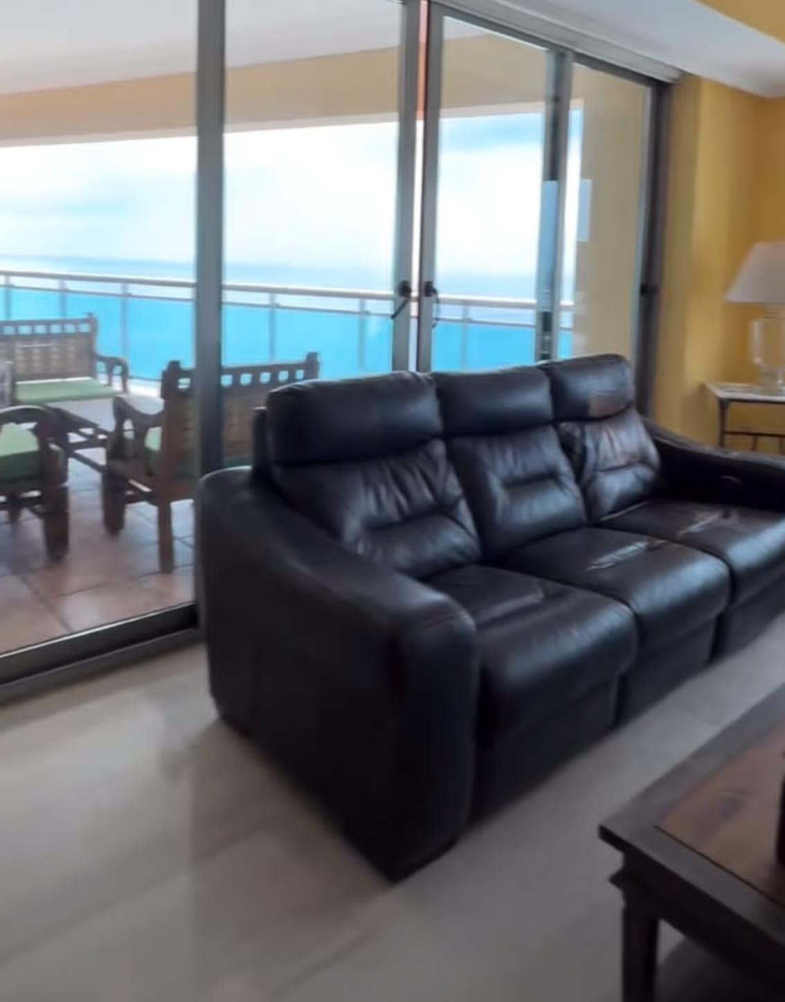 Viva Como Un Rey, Deleitandose Con Su Vista Al Mar, Piso 26