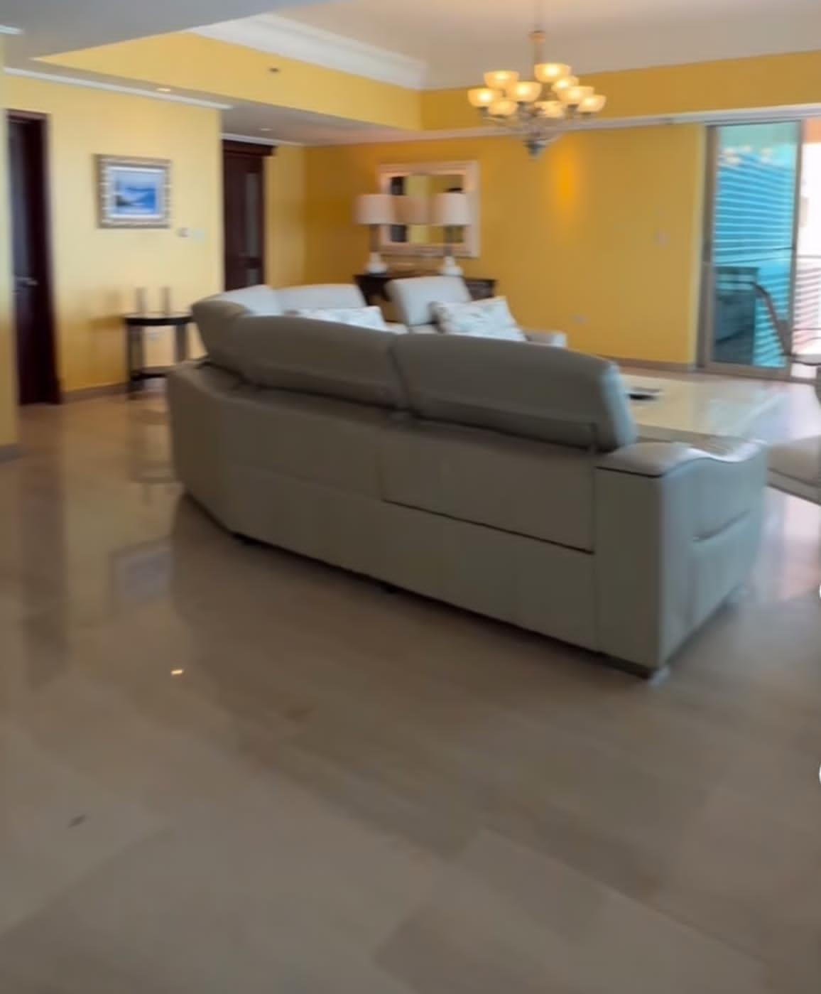 Viva Como Un Rey, Deleitandose Con Su Vista Al Mar, Piso 26
