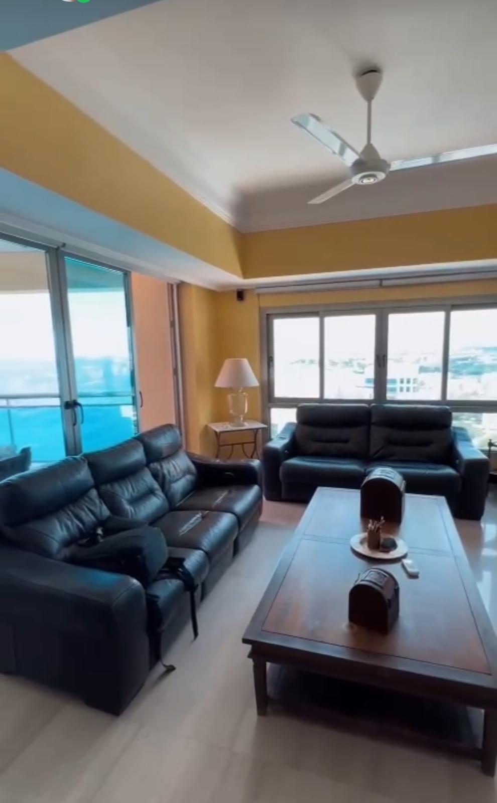 Viva Como Un Rey, Deleitandose Con Su Vista Al Mar, Piso 26