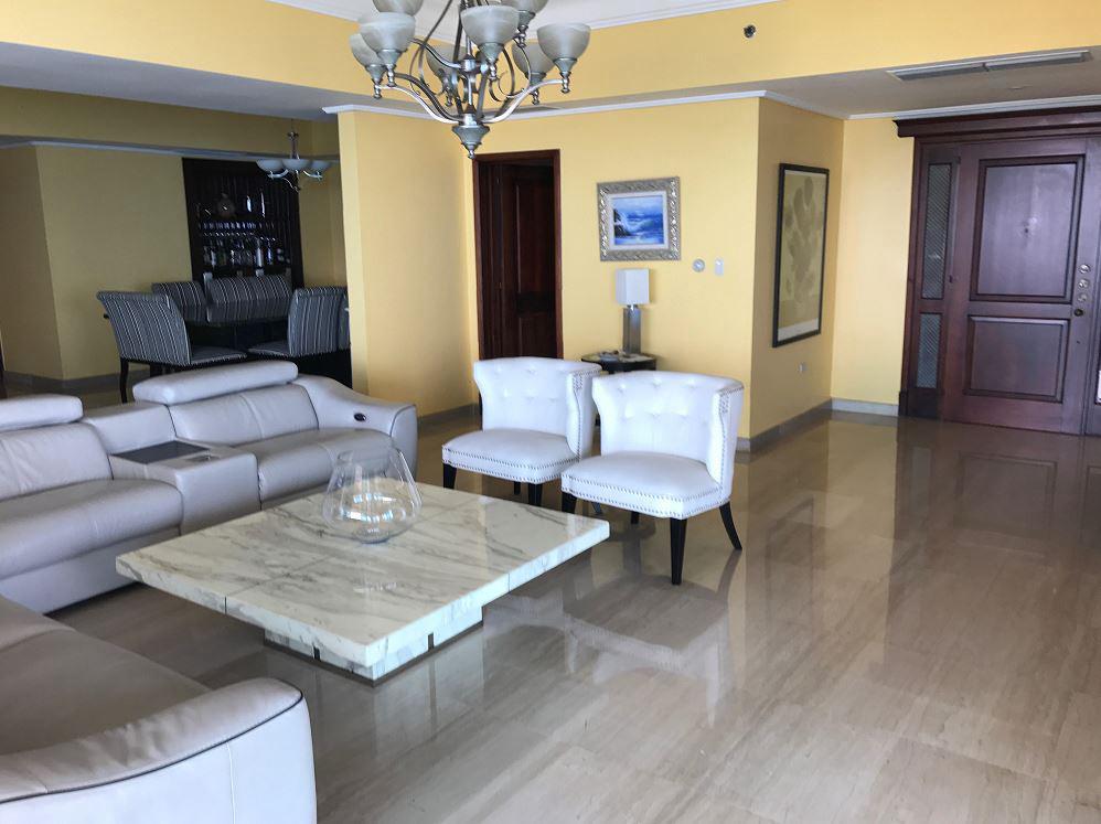 Viva Como Un Rey, Deleitandose Con Su Vista Al Mar, Piso 26